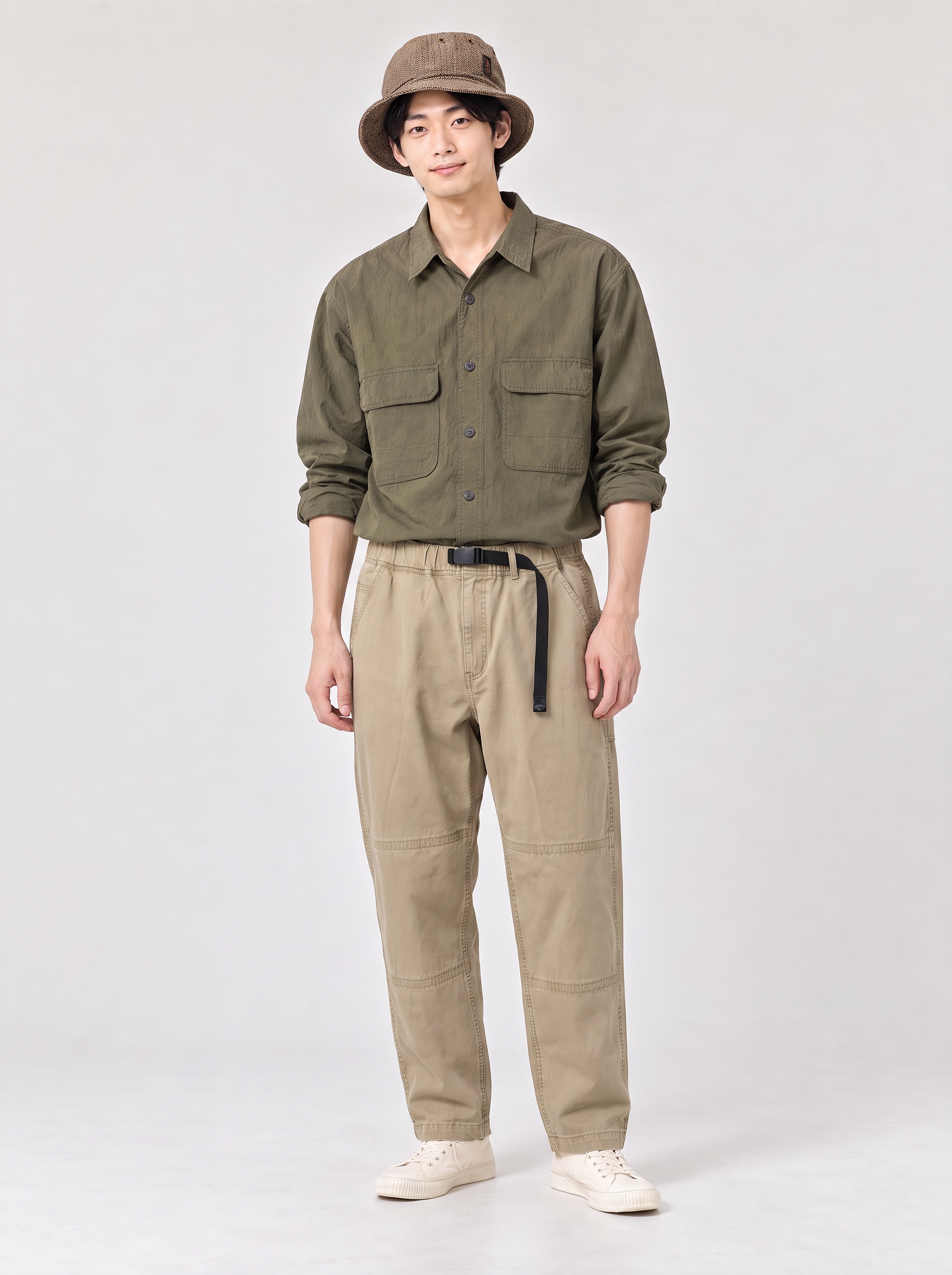 ROKX MOUNTAIN PANT DK.KHAKI AI 모델 착용 이미지
