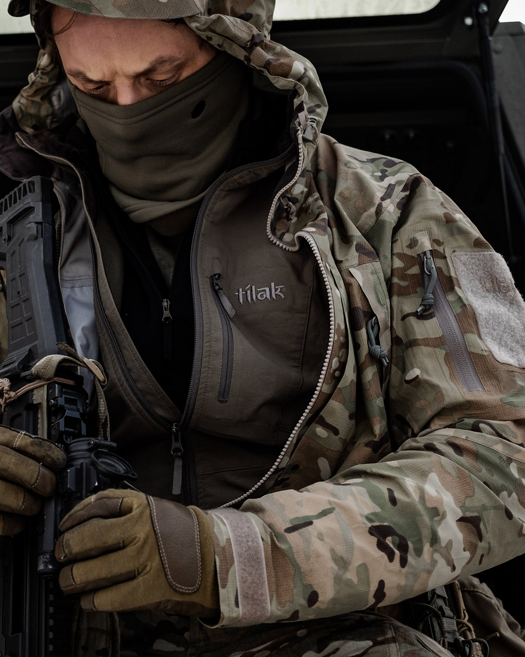 Raptor MiG Multicam 공식 레이어와 소매 디테일 사진.