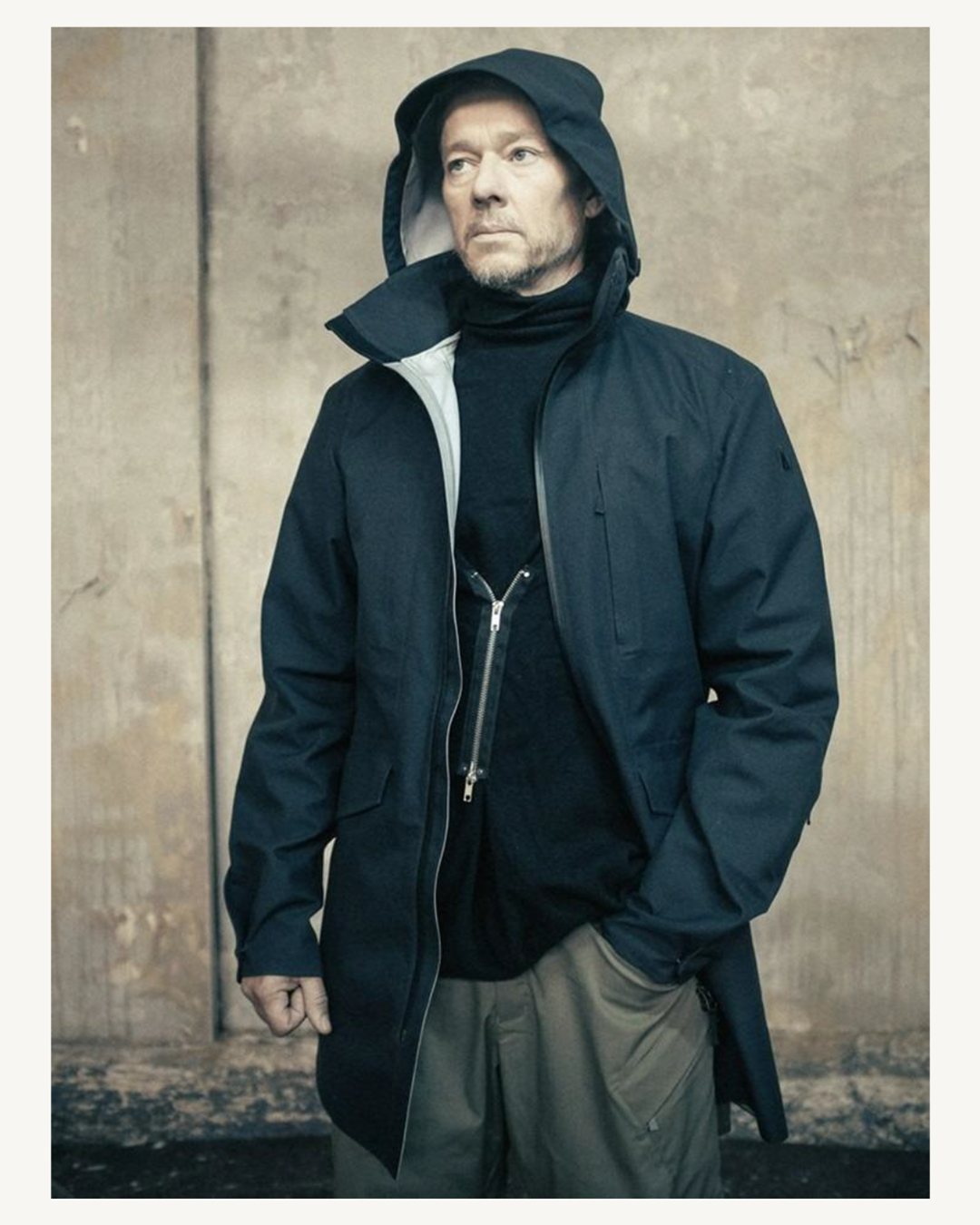 Poutnik Shield Coat 공식 착용 사진